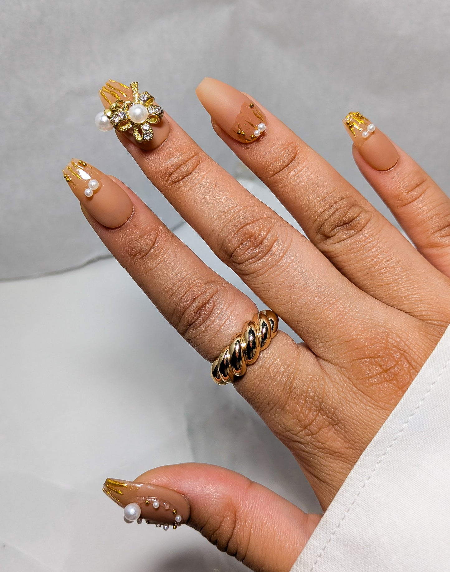 Pearls with Gold- Press on Nails