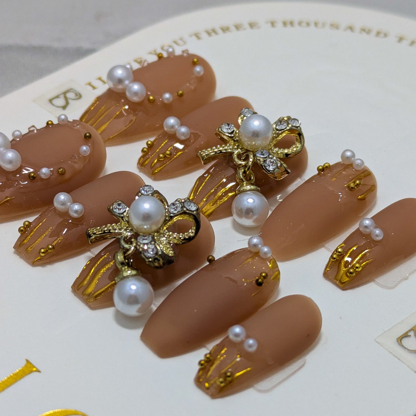Pearls with Gold- Press on Nails