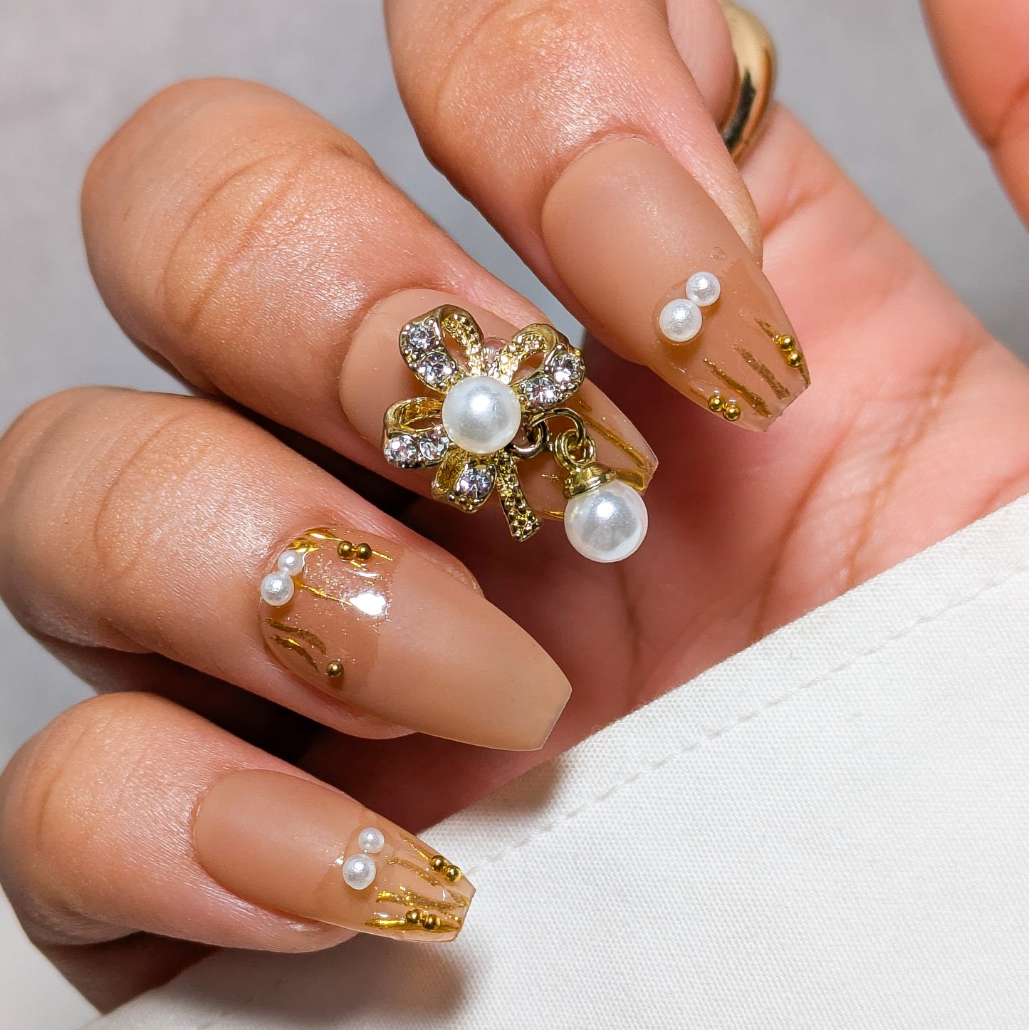 Pearls with Gold- Press on Nails