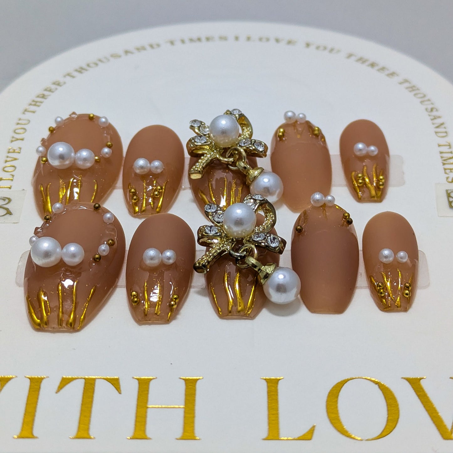 Pearls with Gold- Press on Nails