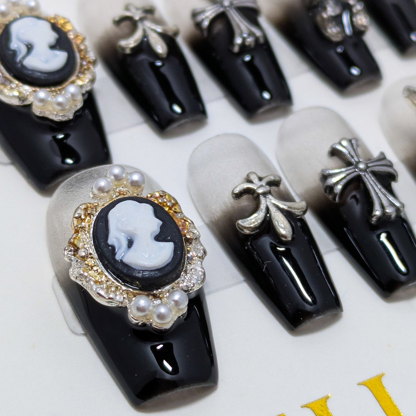 Silver Queen- Press on Nails