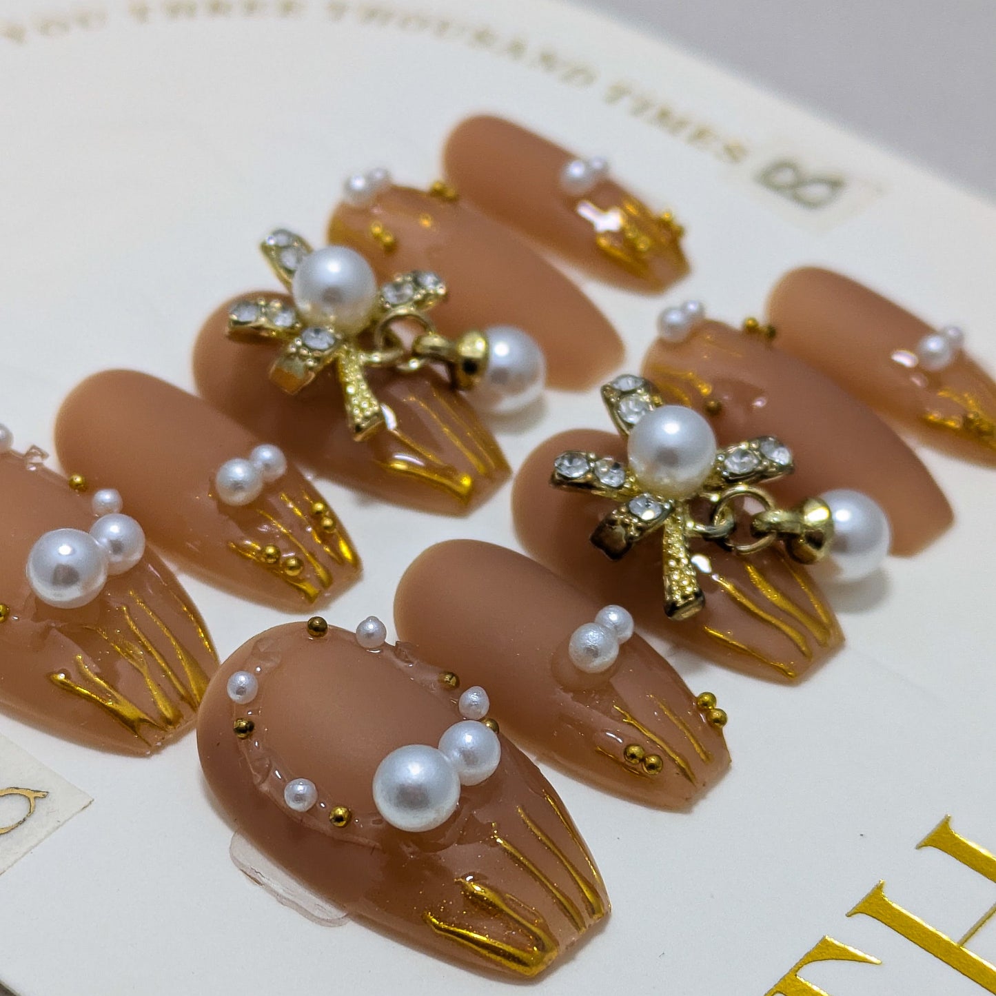Pearls with Gold- Press on Nails