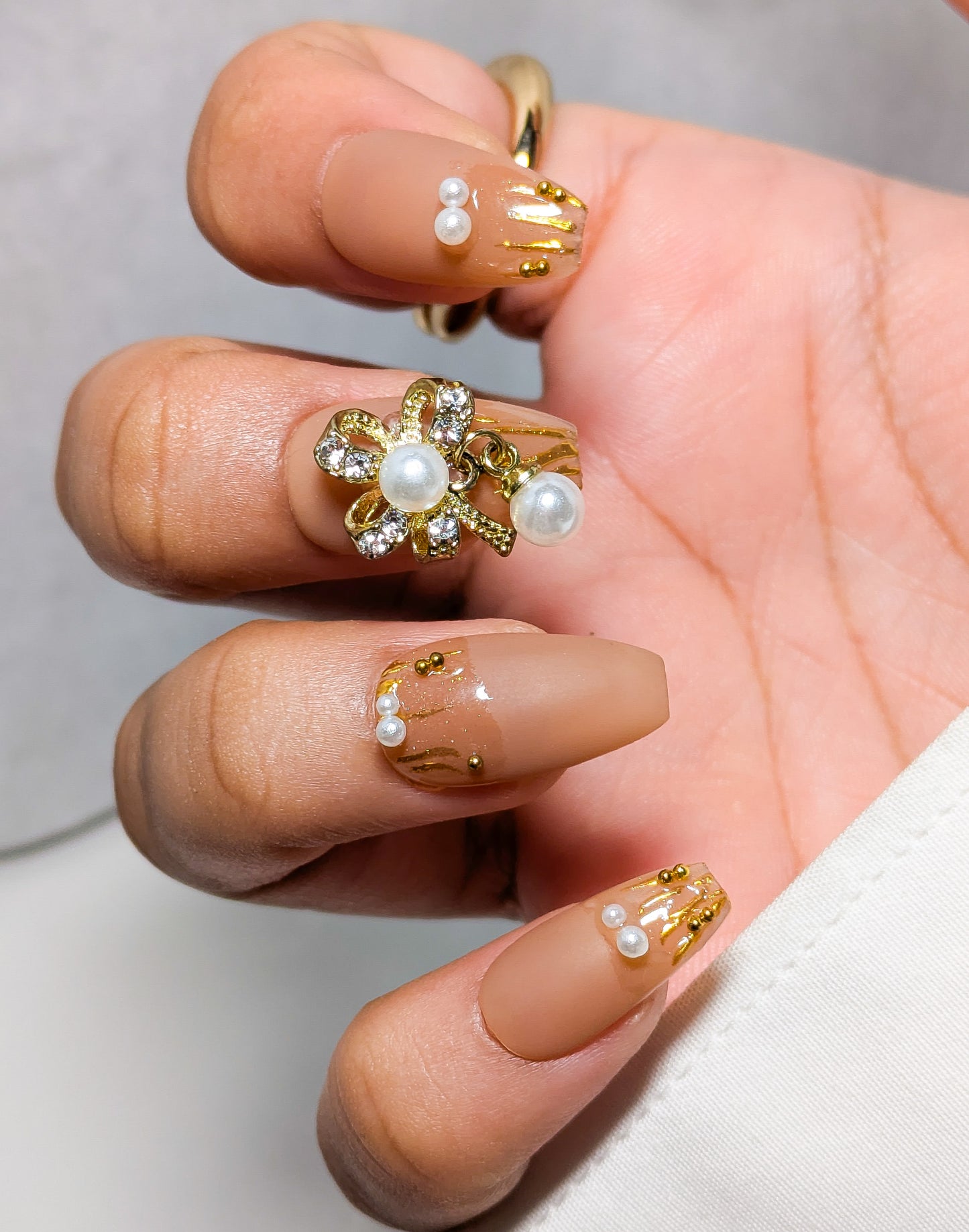 Pearls with Gold- Press on Nails