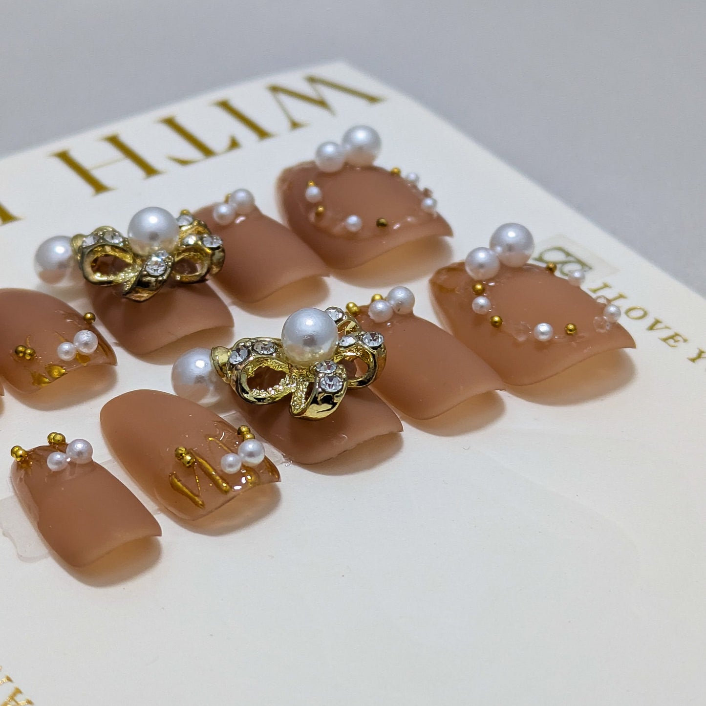 Pearls with Gold- Press on Nails