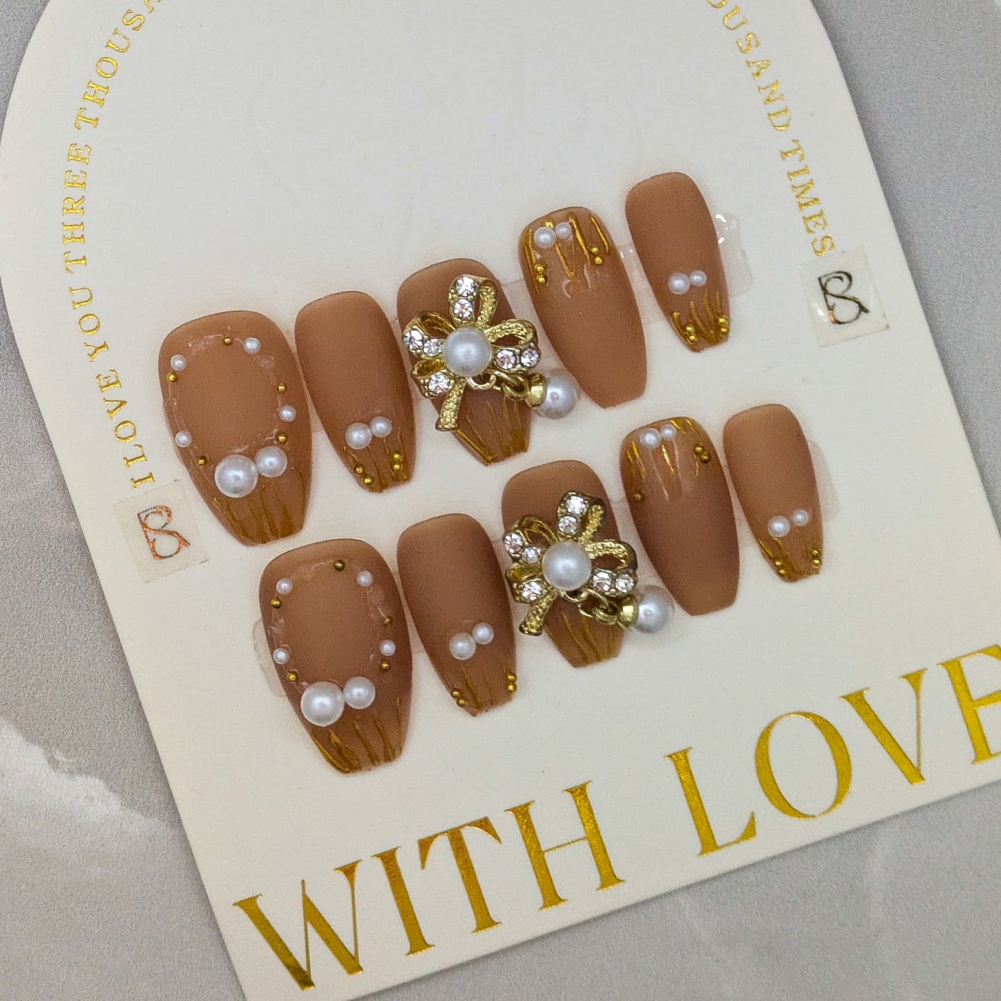 Pearls with Gold- Press on Nails