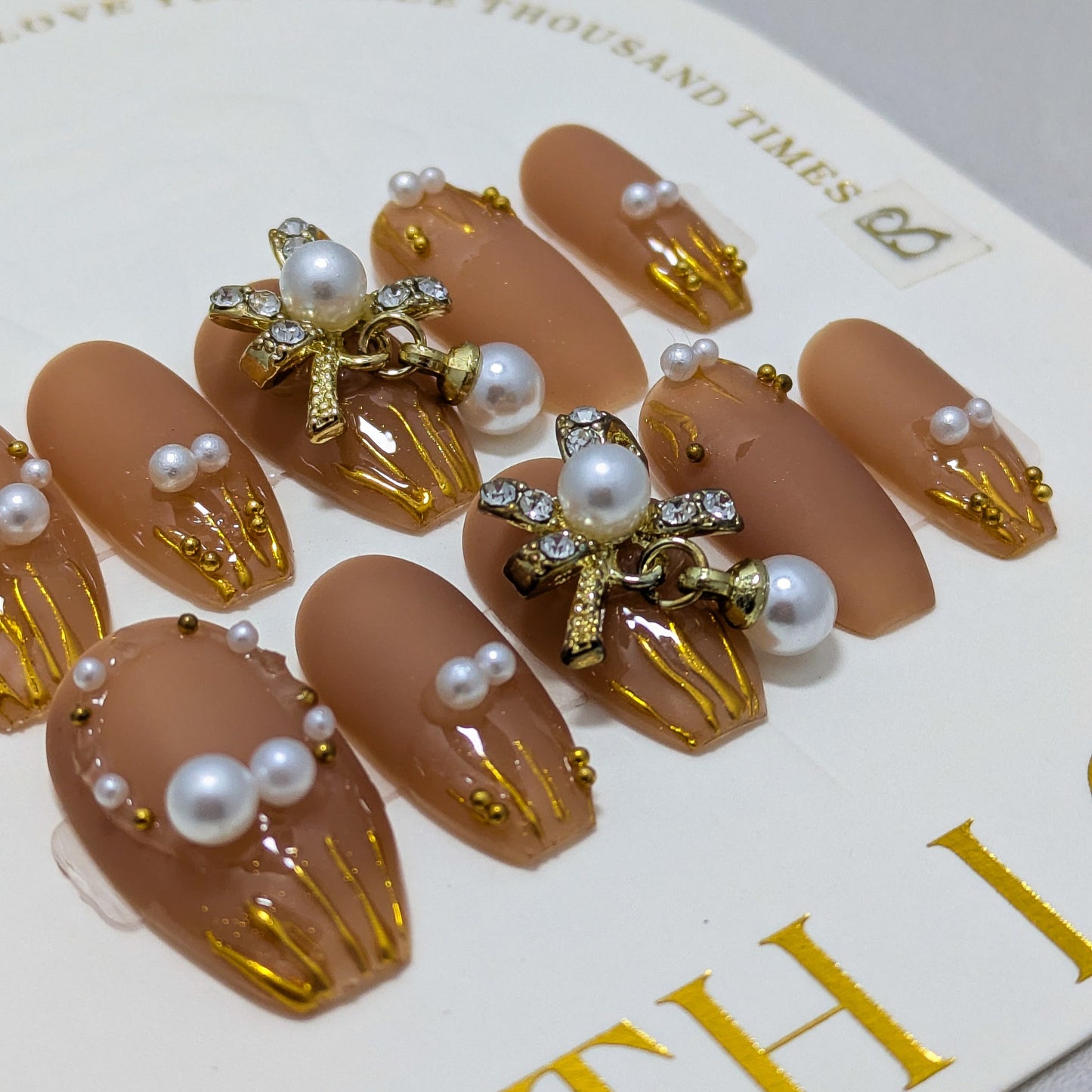 Pearls with Gold- Press on Nails
