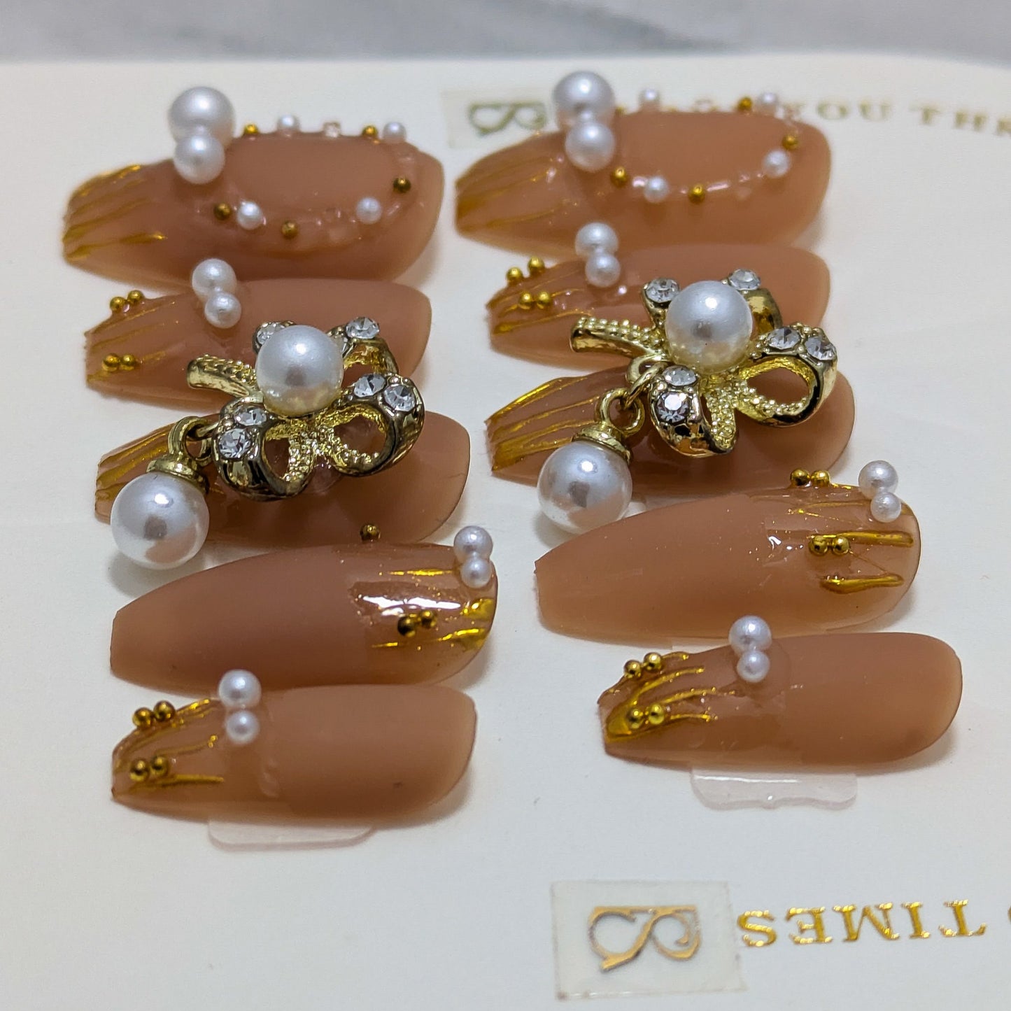 Pearls with Gold- Press on Nails