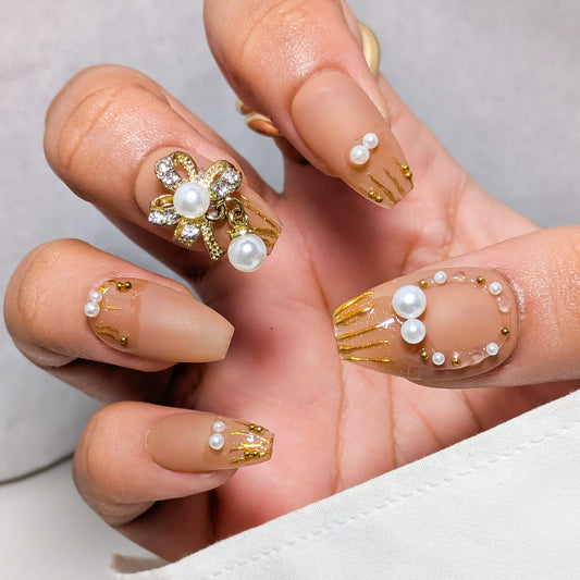 Pearls with Gold- Press on Nails