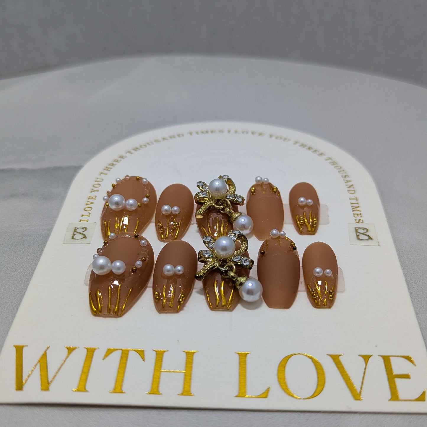 Pearls with Gold- Press on Nails